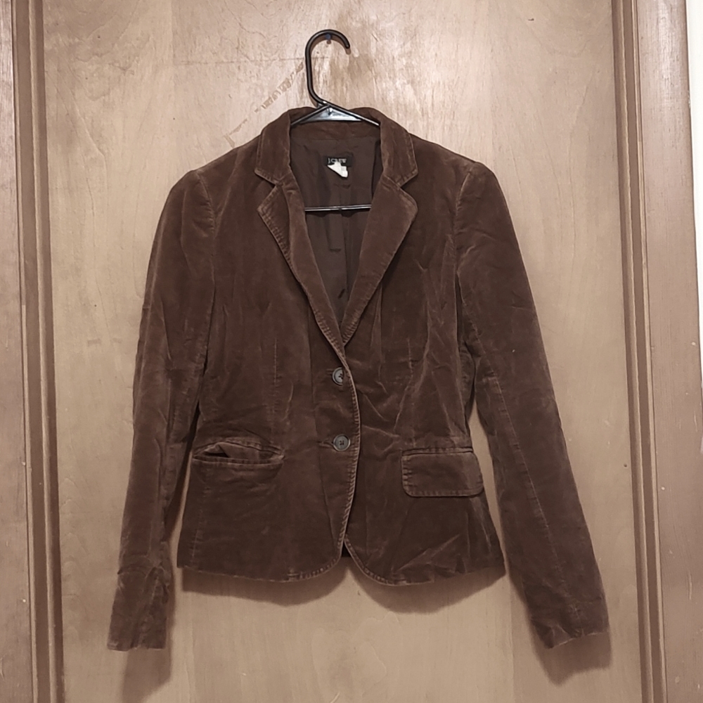 Form fitting professional cotton and polyester jacket. Perfect interview jacket.
